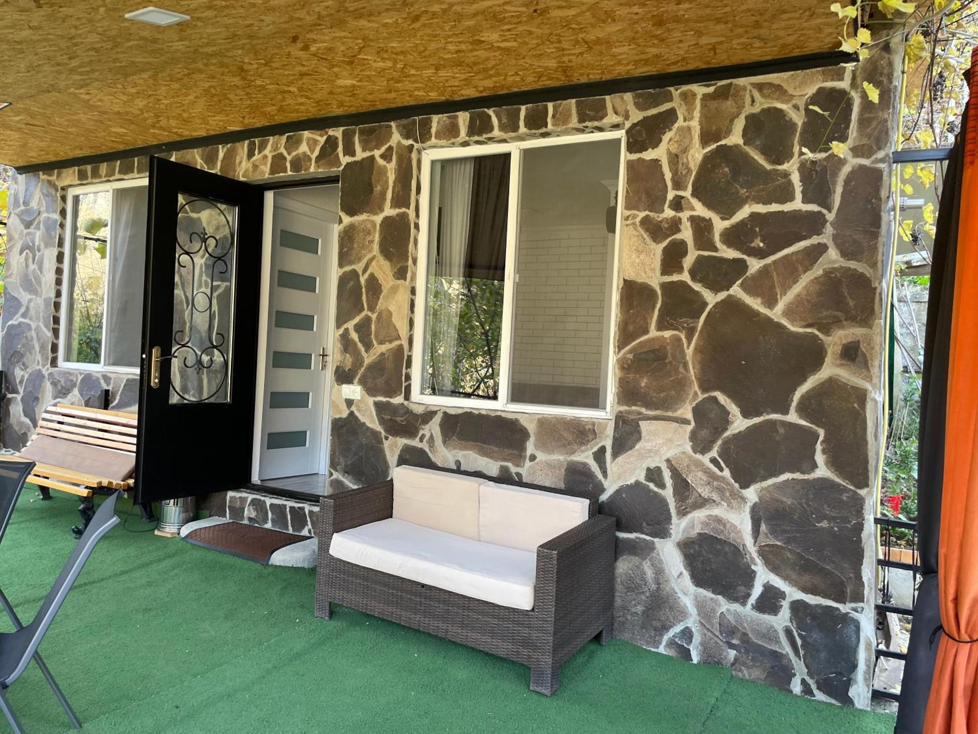 Borjomi Veranda Luaran gambar