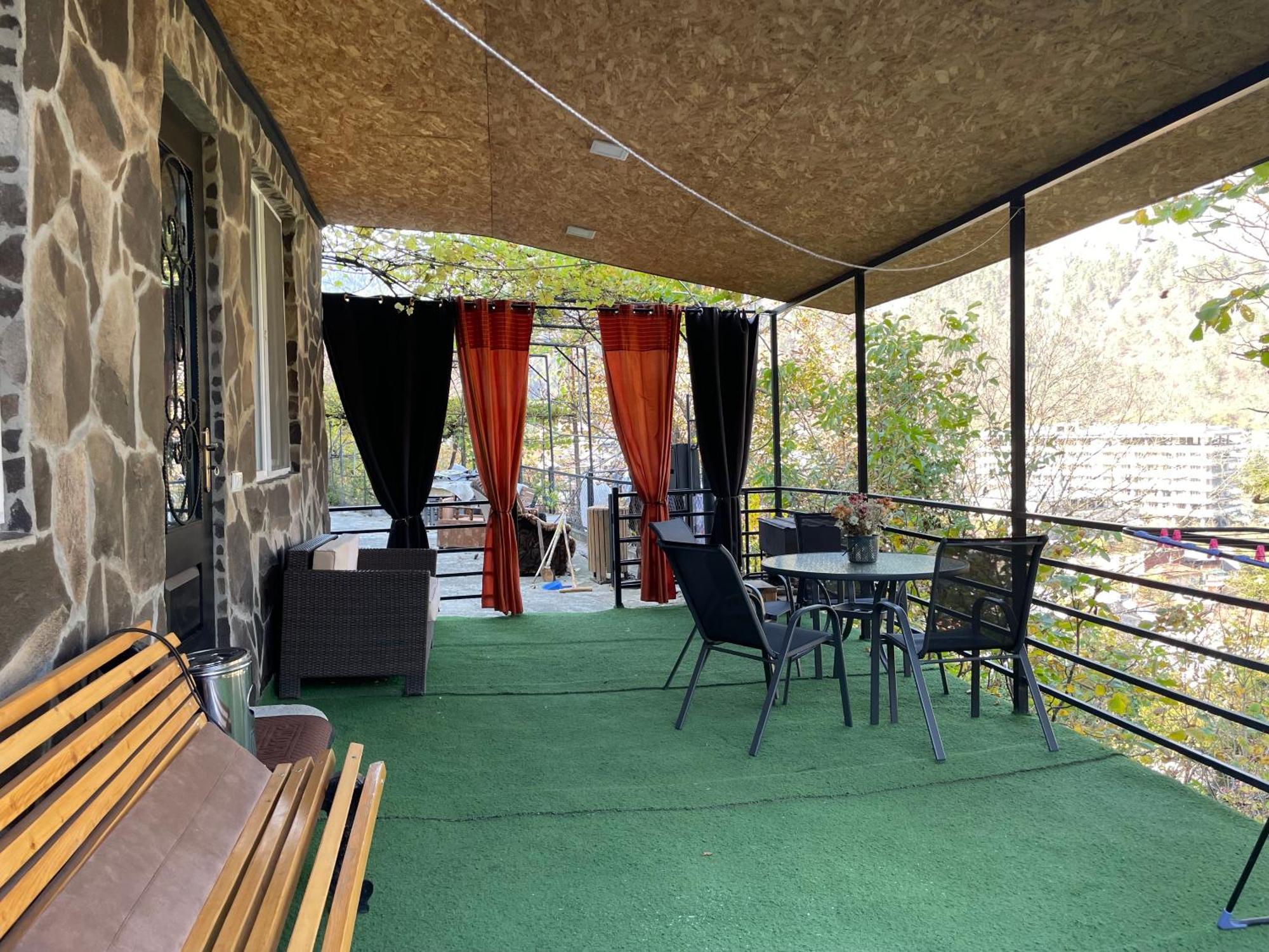 Borjomi Veranda Luaran gambar