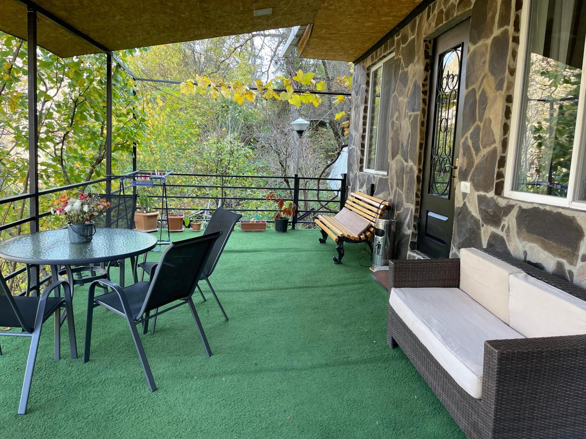 Borjomi Veranda Luaran gambar